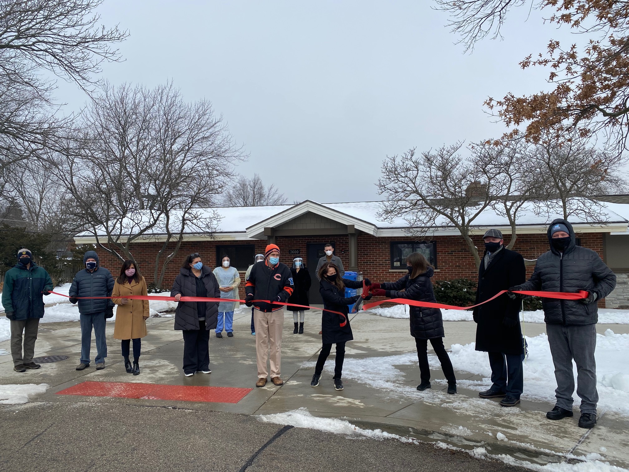 State Senator Laura Fine cuts ribbon at new COVID 19 testing site in Glenview